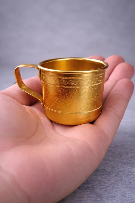 أكواب ألمنيوم منقوشة صغيرة – 3 ألوان أنيقة بتصميم تقليدي مميز ✨