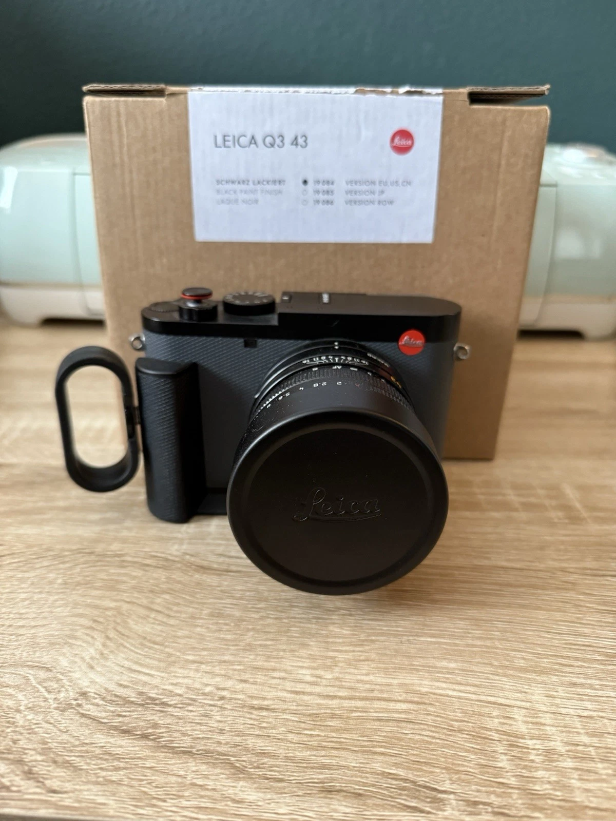 Leica Q3 43 - Black (19084) APO-Summicron 43mm F2.0 MINT with Leica Accessories