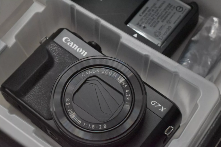 Canon PowerShot G7 X Mark II Compact Digital Camera