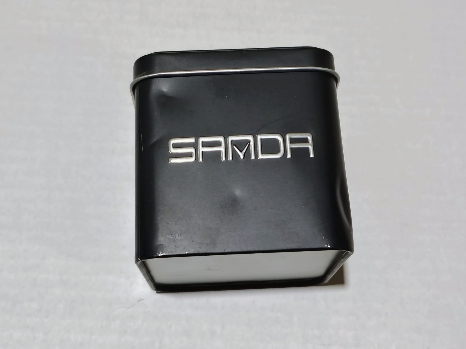 ساعة رياضية للرجال من نوع  SANDA وهي ساعة رياضية متعددة الوظائف