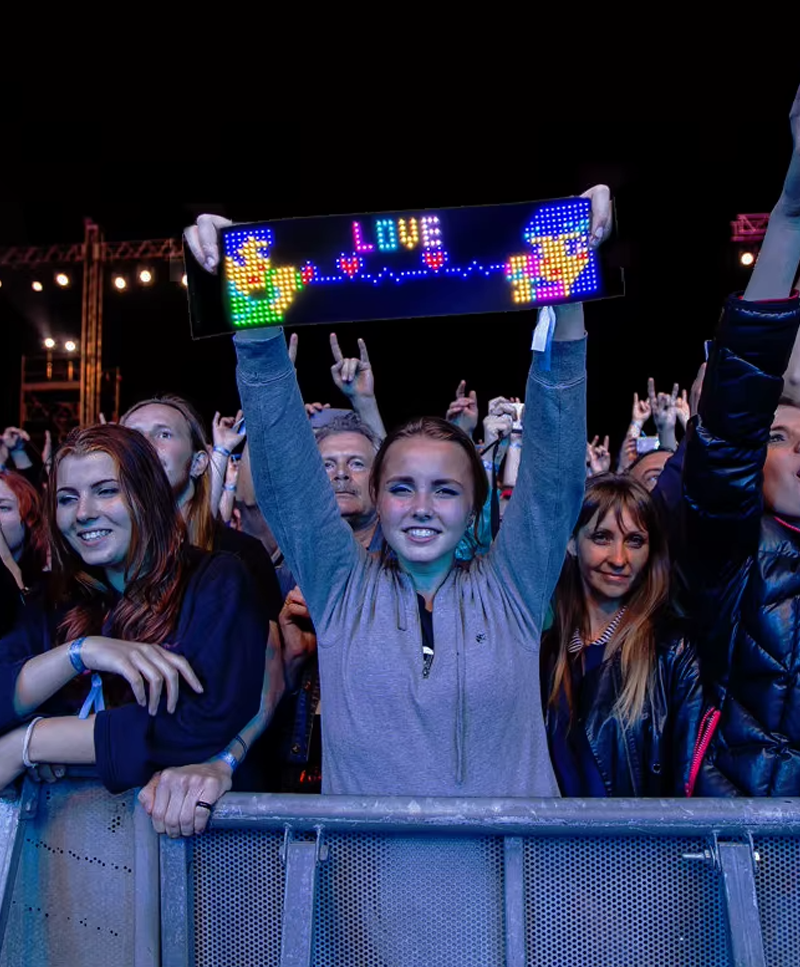 لافتة LED للسيارة من بيجثري، لافتة بتصميم عيون LED لزجاج مقدمة السيارة، لافتة عيون الشيطان للسيارات وشاشة LED مرنة لزجاج مقدمة السيارة مع تطبيق تحكم وجهاز تحكم عن بعد