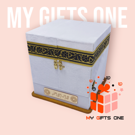 علبة مكة مكرمة باللون أبيض هدية شخصية مع تهنئة خاصة