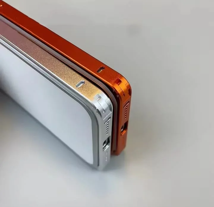 غطاء يمنح آيفونك مظهر iPhone 17 Pro Max