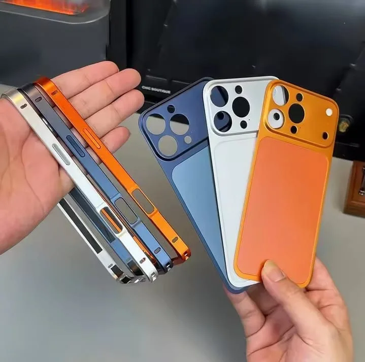 غطاء يمنح آيفونك مظهر iPhone 17 Pro Max
