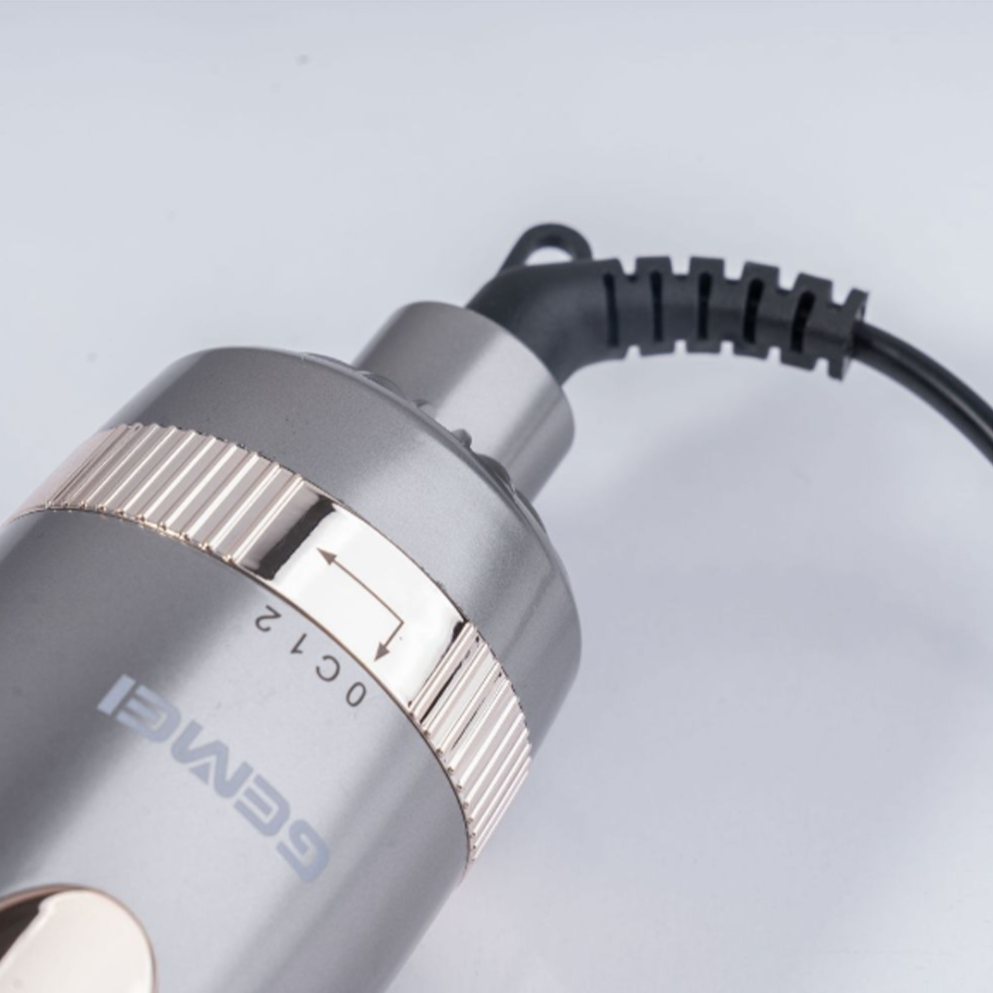 •   فرشاة تصفيف دوارة و مجفف الشعر من gemei