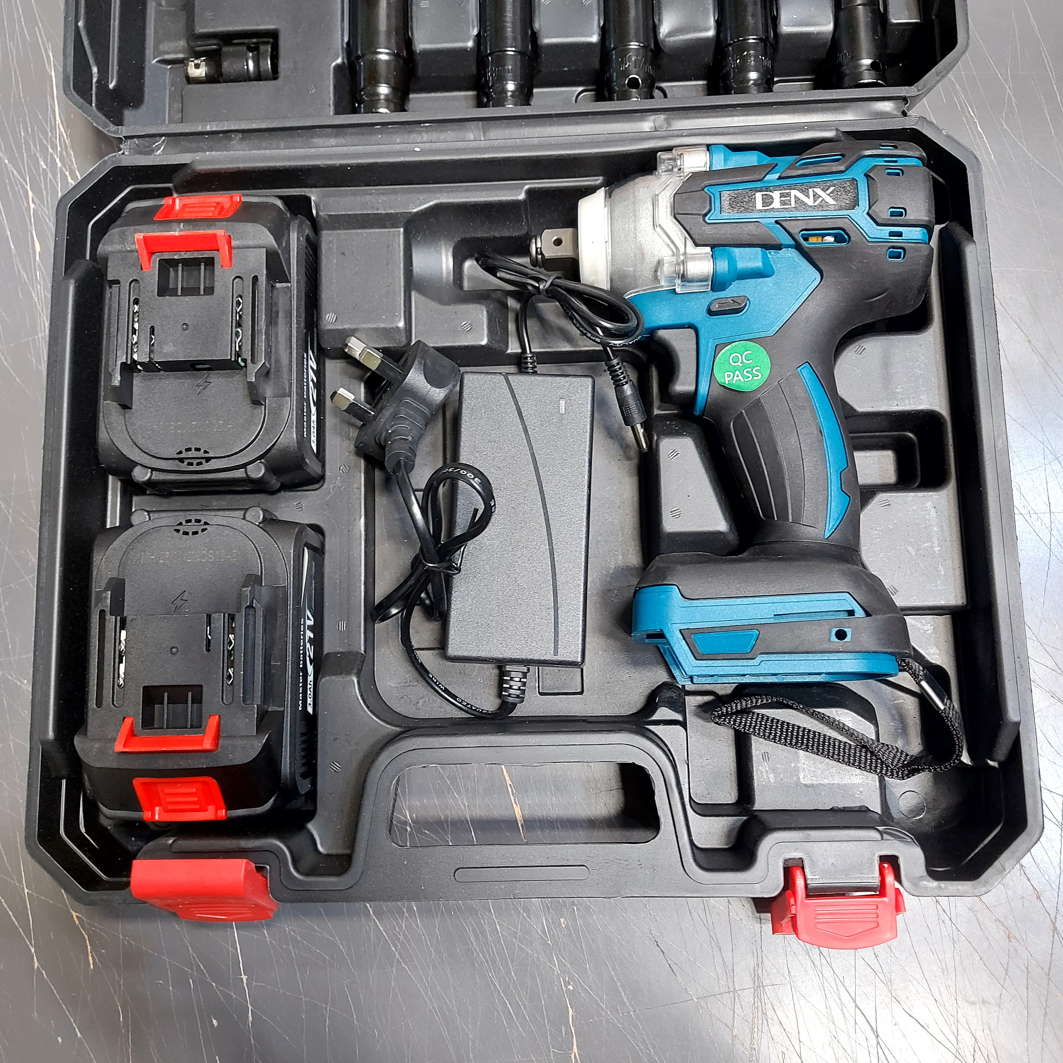 دريل كفرات مع شنطة عدة متكامله للسيارة و المنزل بضمان عامين