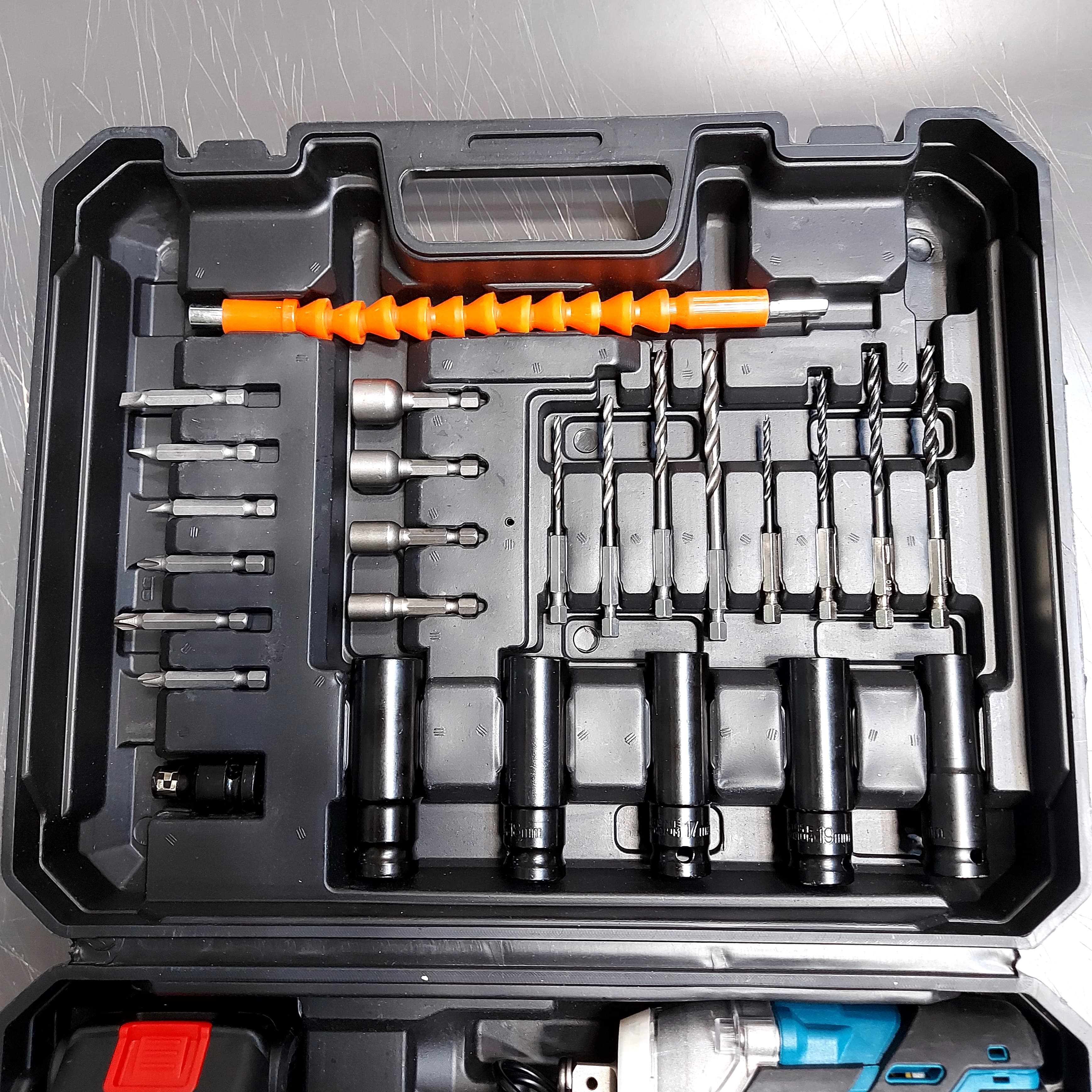 دريل كفرات مع شنطة عدة متكامله للسيارة و المنزل بضمان عامين