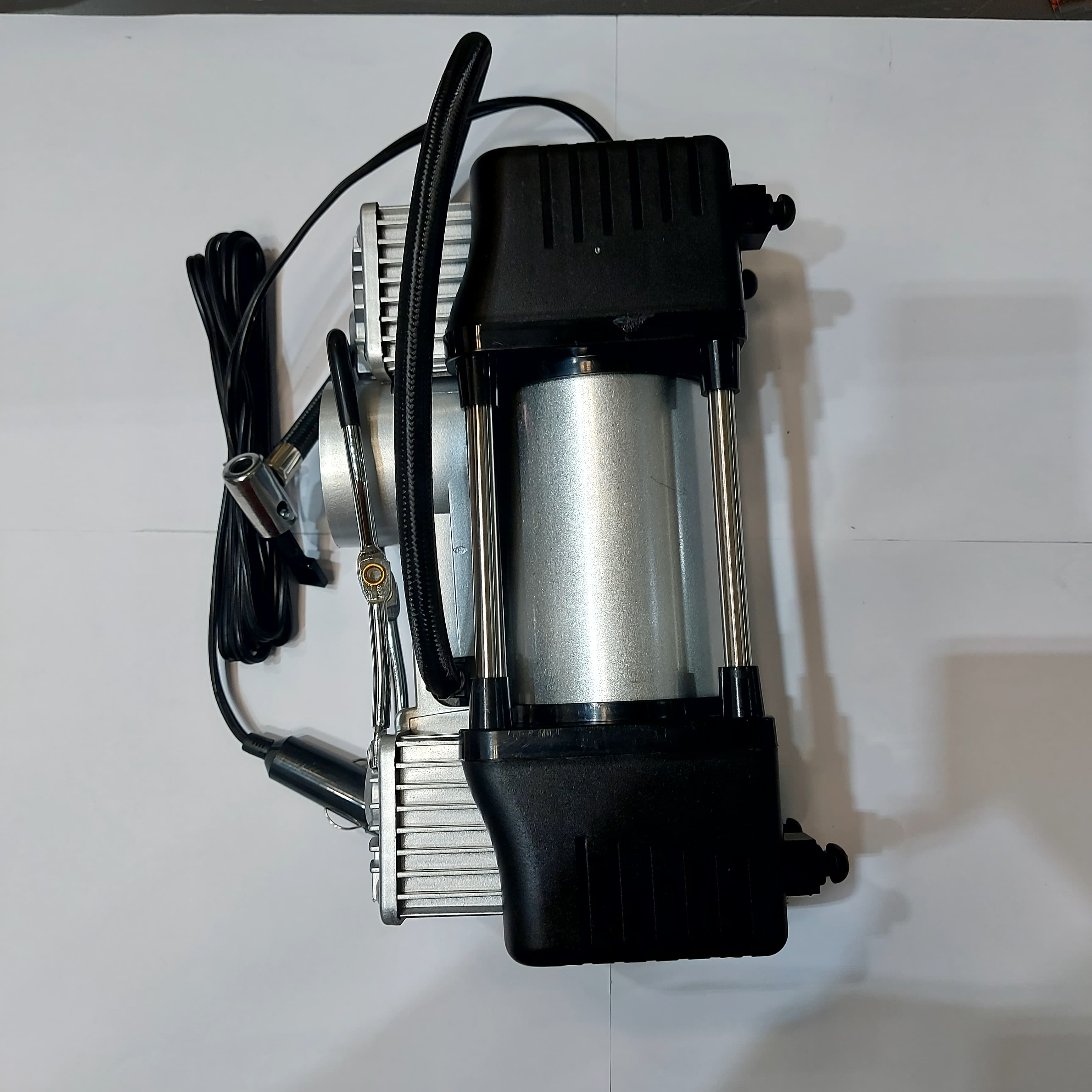 • ماطور هواء لكفرات السيارة بقوة 288 واط وضمان 6 شهور