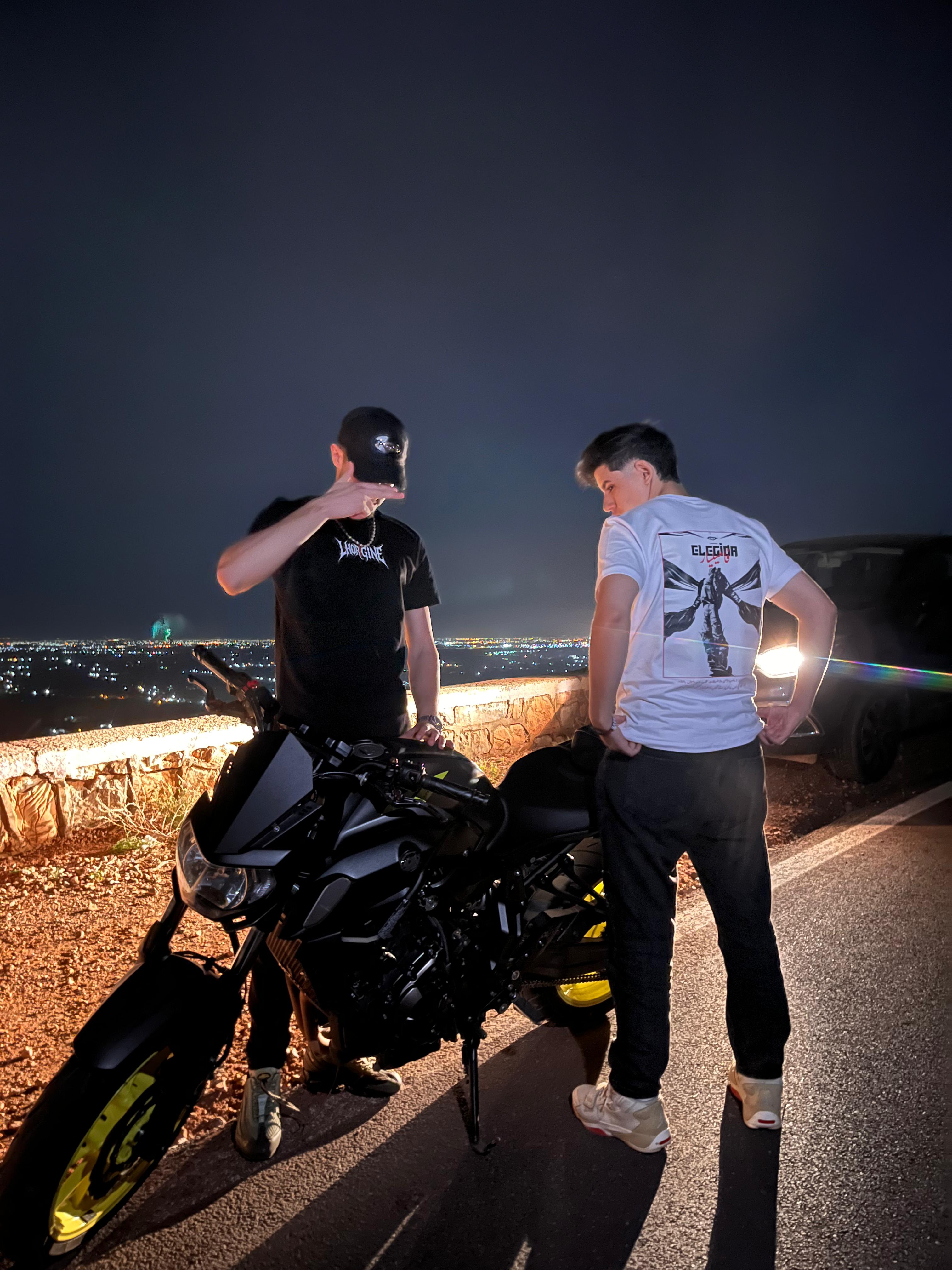 ELEGIDA FAMILIAR T-SHIRT