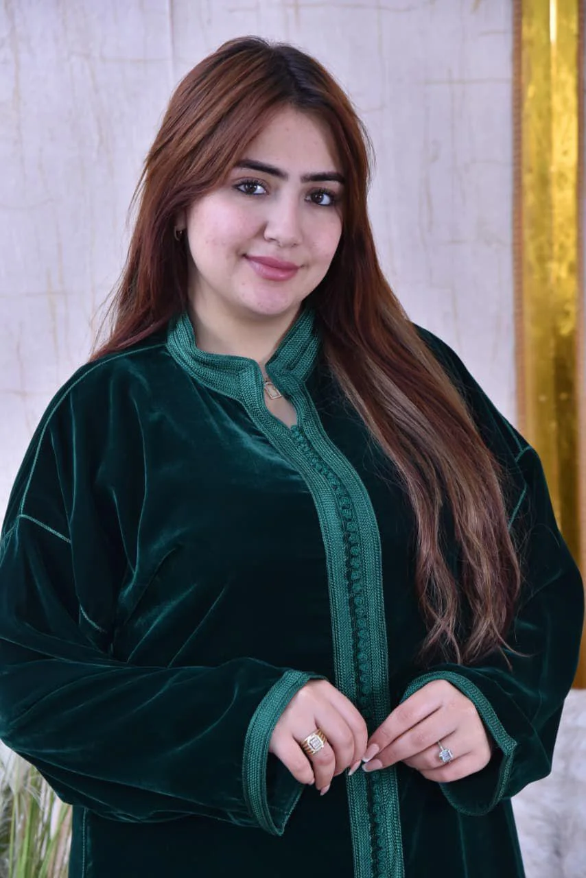 قفطان موبرا التاج – حرير فاخر بتفصيل مخزني راقٍ👑✨