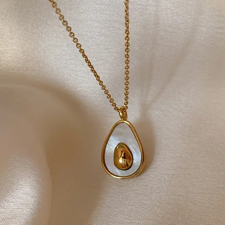 قلادة الأفوكادو