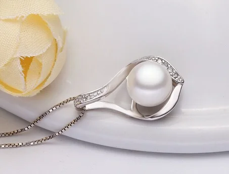 قلادة جذابة