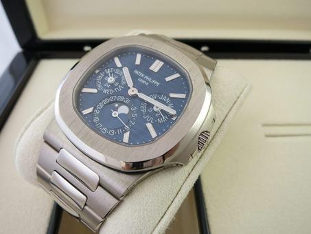 PATEK PHILIPPE 5740G NAUTILUS QUANTIÈME PERPÉTUEL COMPLET