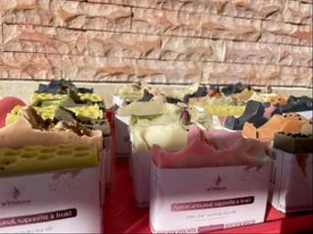Savon artisanal saponifié à froid aux propriétés nettoyantes, purifiantes et relaxantes