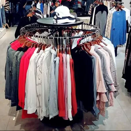 ملابس -VETEMENTS
