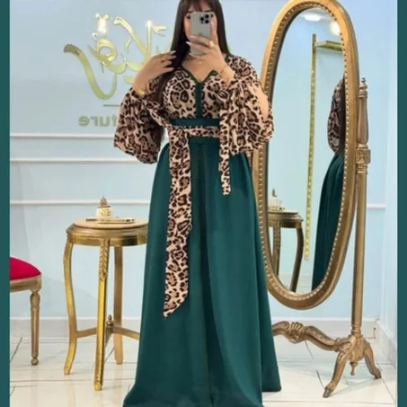 قفطان النمر فالتوب، وأكمام واسعة مع حزام توب كريب «روزا»