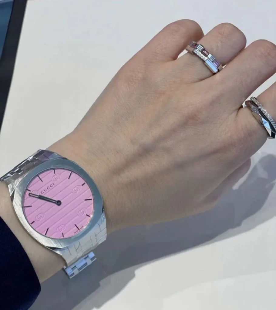 Montre de luxe pour femme – Gucci Gold Élégance