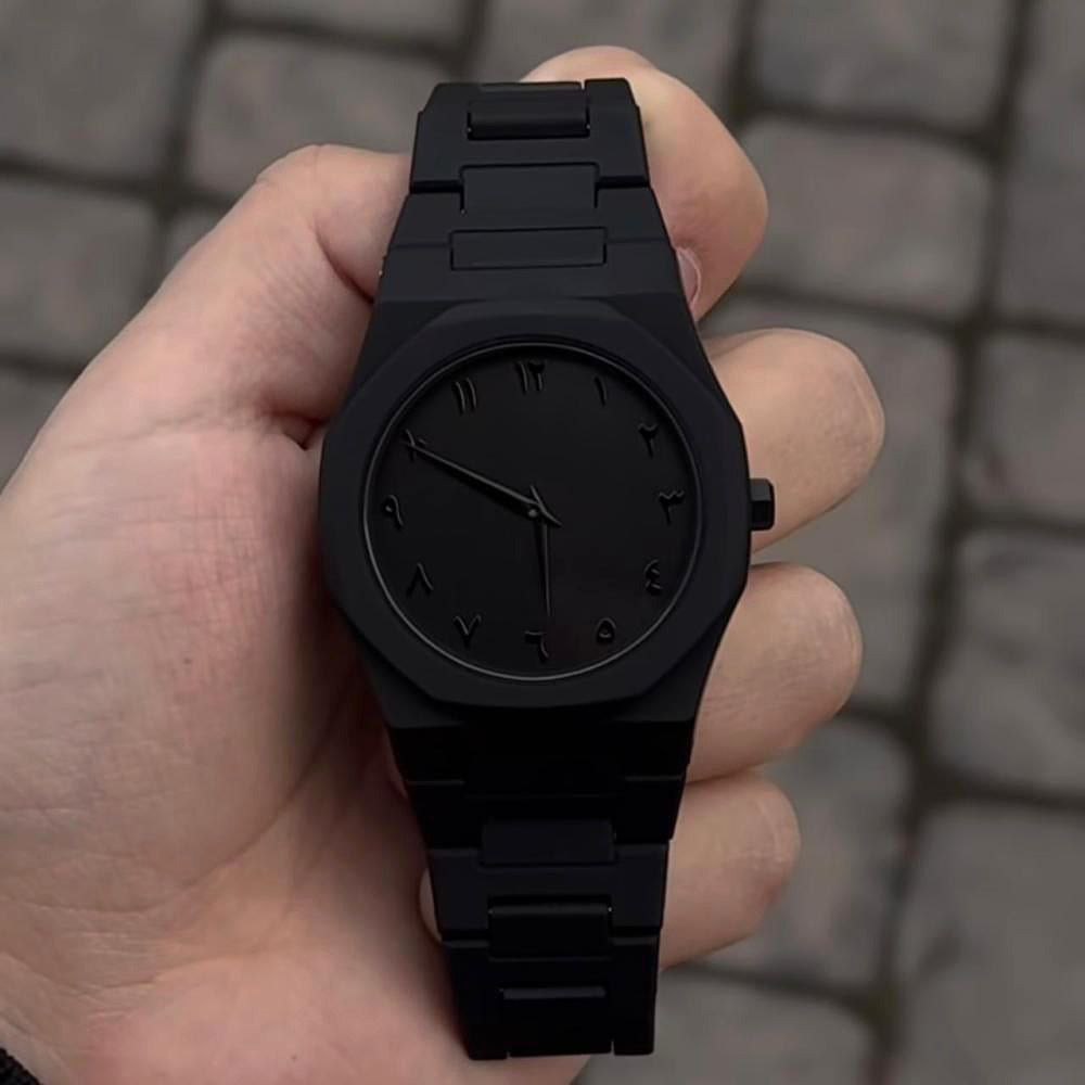 Montre de luxe pour homme noire au design moderne avec chiffres arabes – Élégance et distinction absolues
