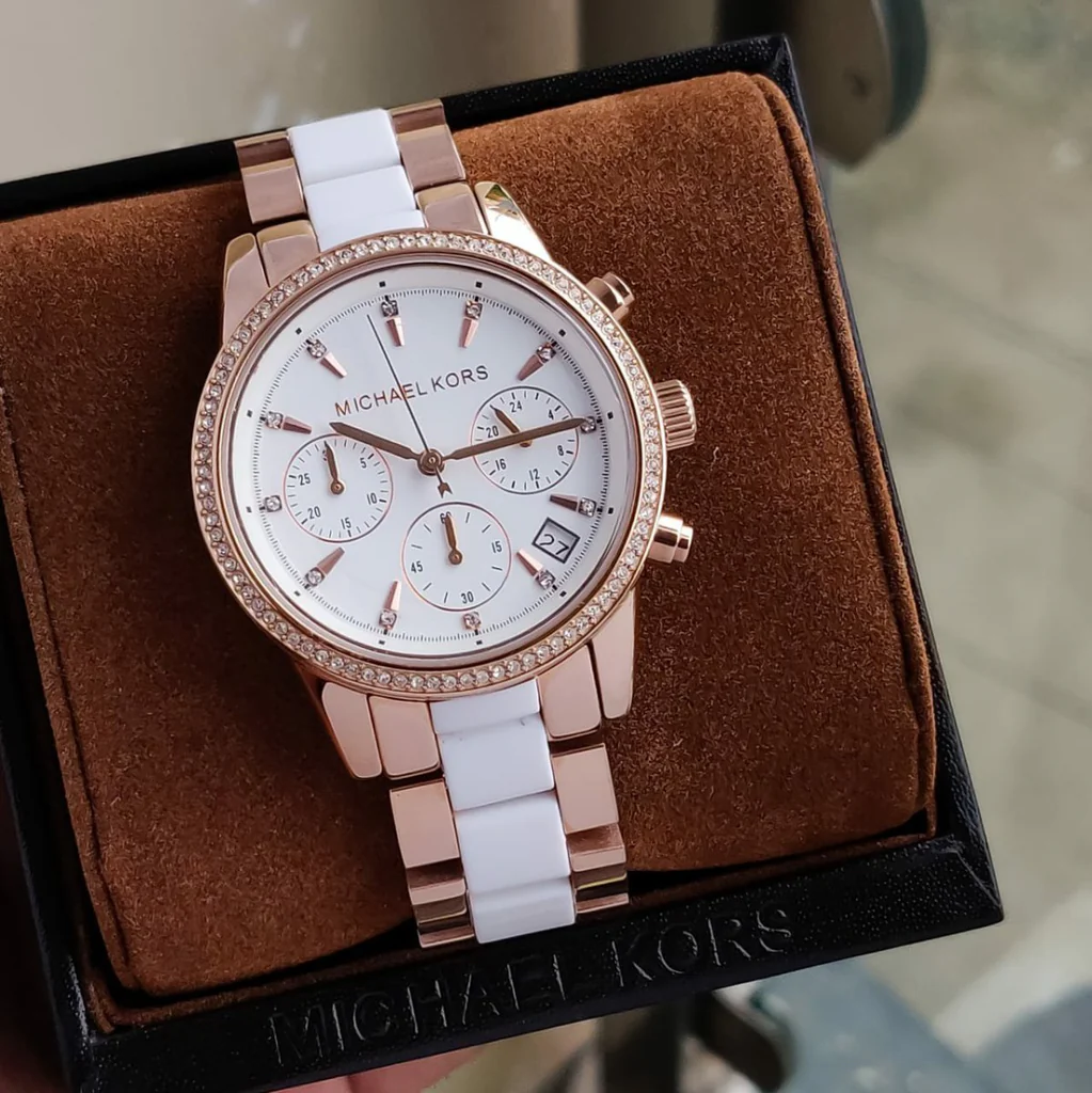 Montre de Luxe Femme Michael Kors – Élégance Dorée & Blanche