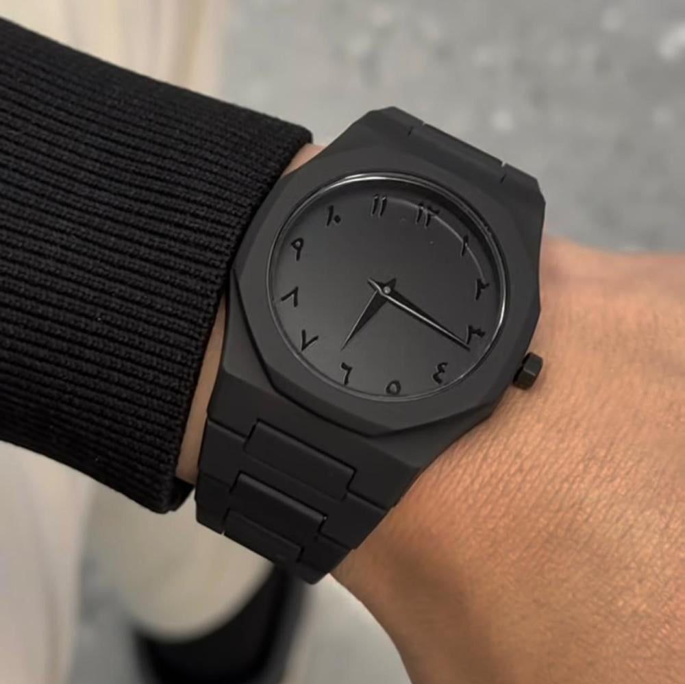 Montre de luxe pour homme noire au design moderne avec chiffres arabes – Élégance et distinction absolues