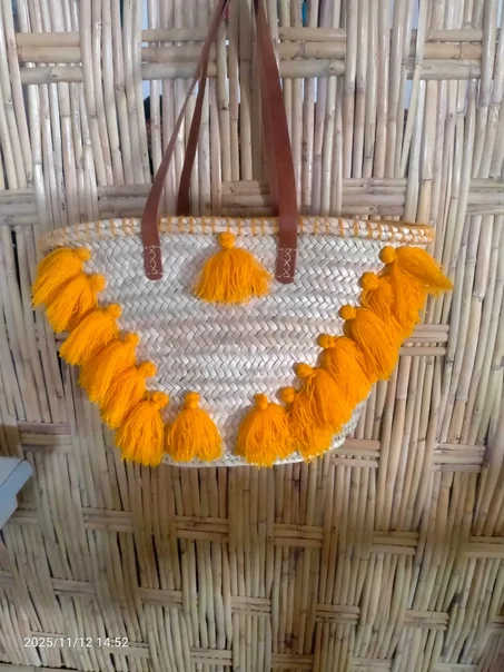 قفة الدوم التقليدية بالخيط الملوّن – ذوق، متانة واستعمال يومي