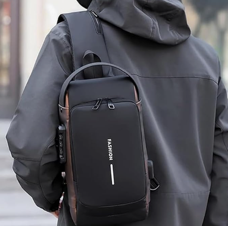 حقيبة صدر عصرية مقاومة للماء متعددة الجيوب بمنفذ USB للشحن