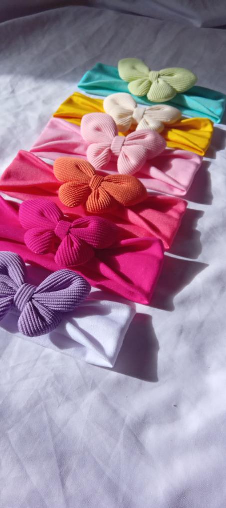 ✨ أضيفي لمسة من السحر إلى كل ملابس أميرتك 🦋  🦋 Bandeaux Papillon pour Bébés Filles