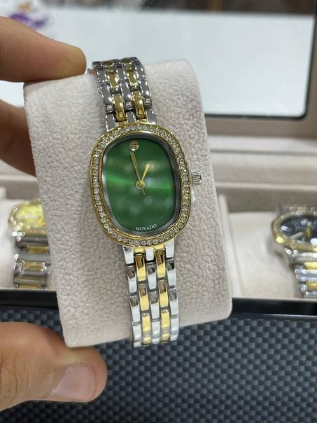 ساعة نسائية عصرية بميناء فريد على شكل نجمة وقمر ، ساعة يد كوارتز للنساء ، هدية لها