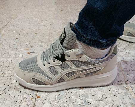 حذاء asics الجديد