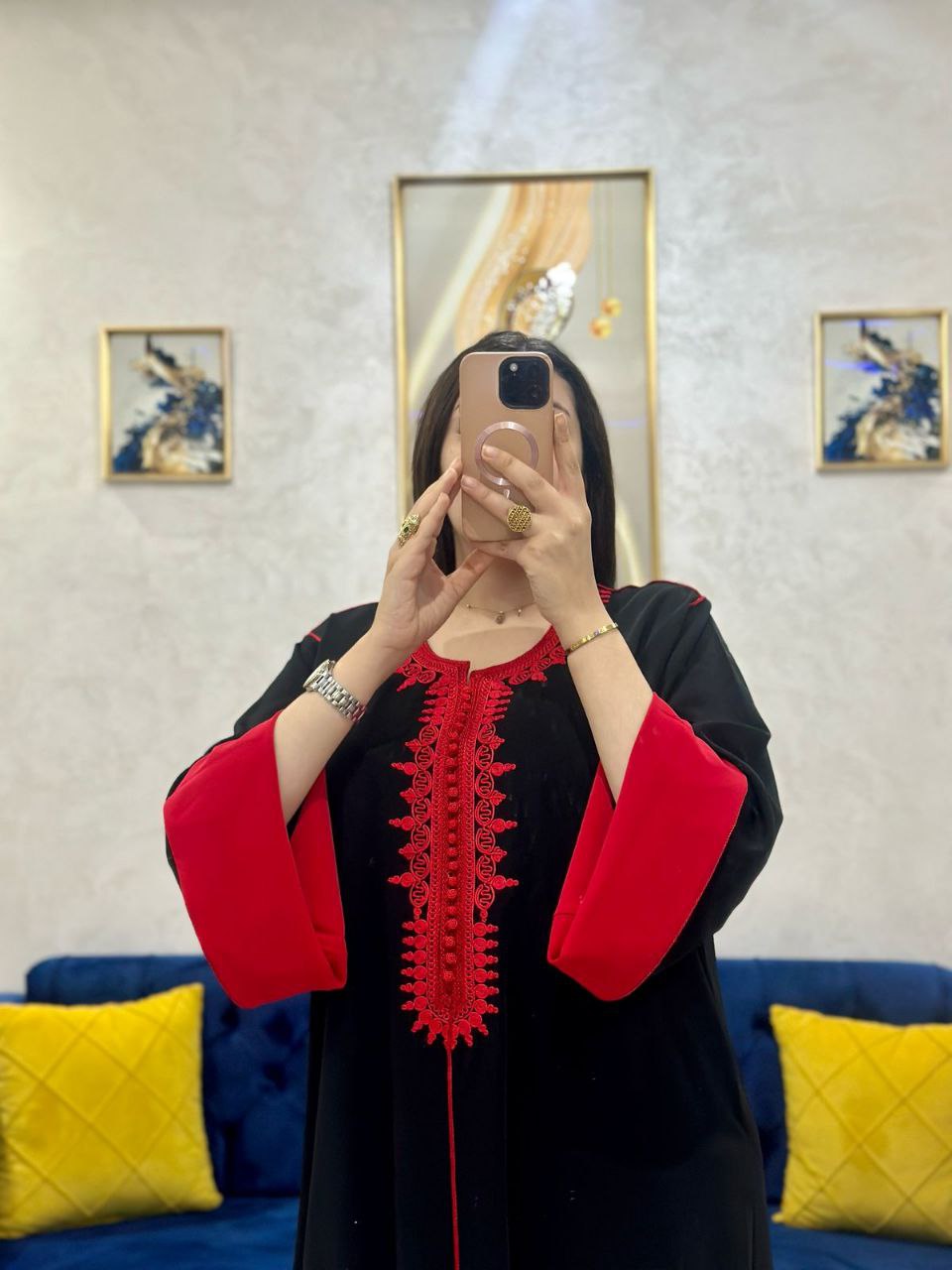 ملابس تقليدية (Traditional & Caftans)