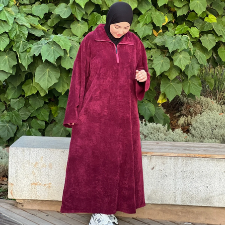 فستان أنيق ودافئ بتصميم عصري ناعم