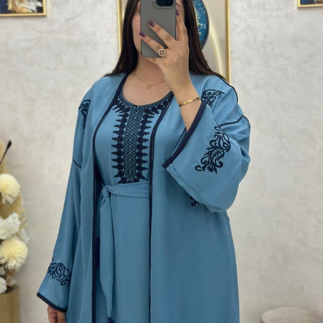 قفطان عصري بالتطريز التقليدي المغربي