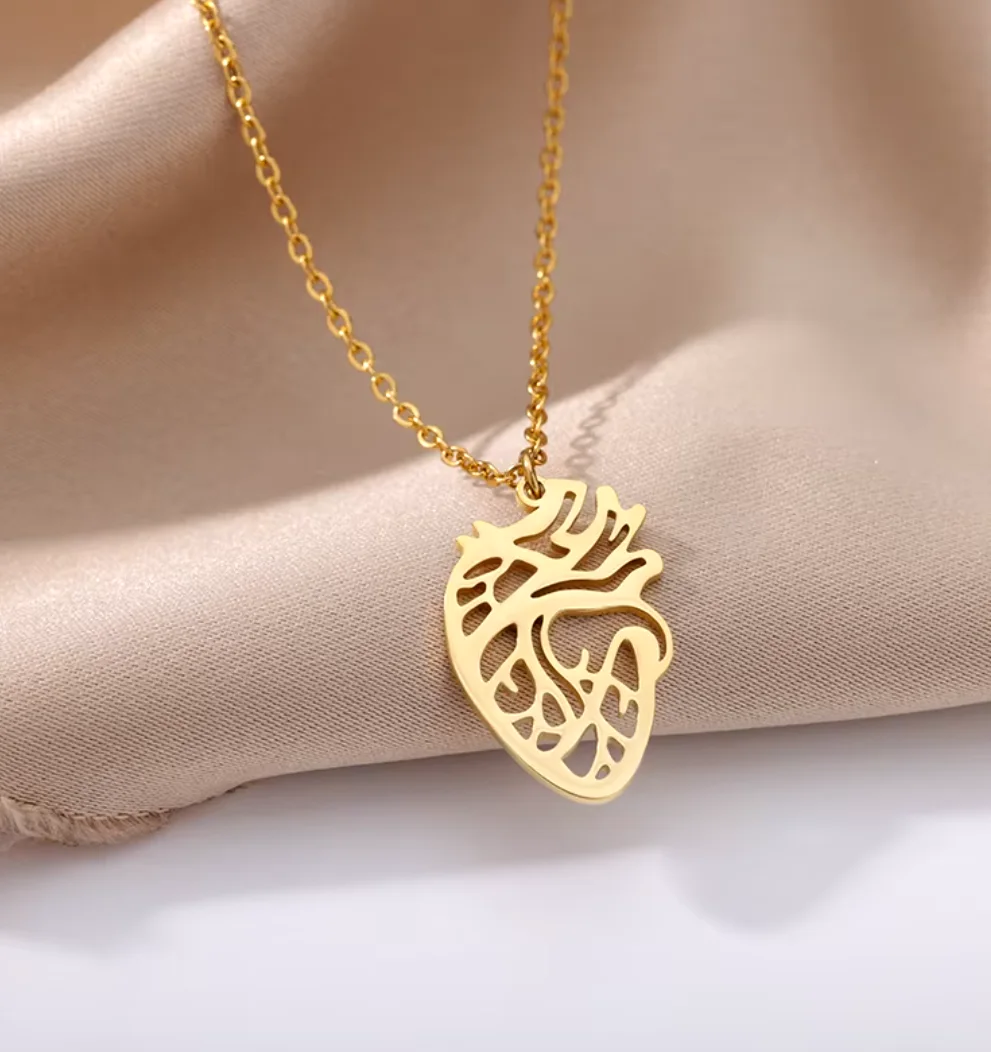 قلادات طبية 🩺✨