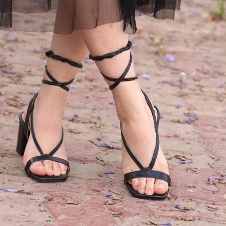 Sandales à talons carrés et à lacets