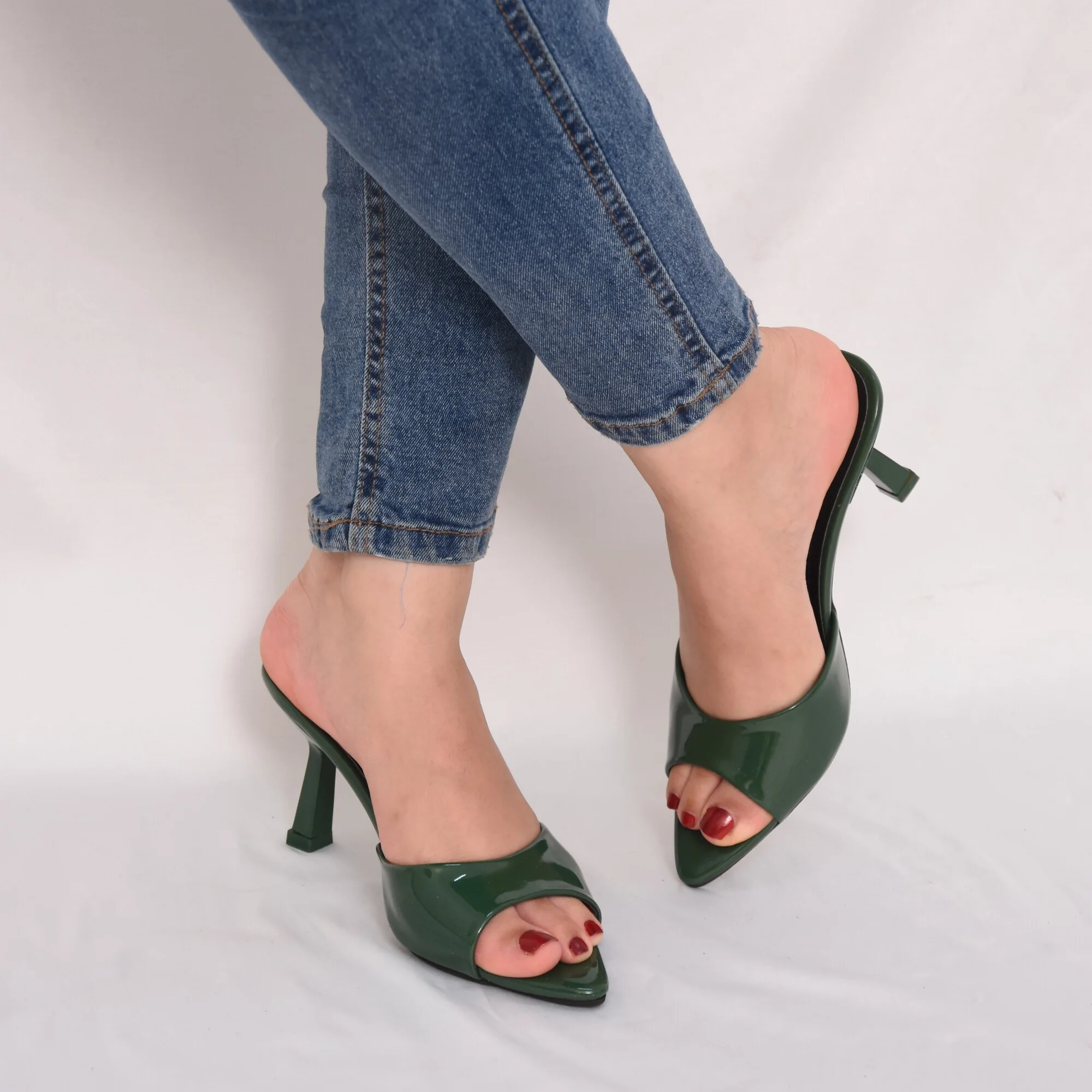 Sandales à talon style mules vert