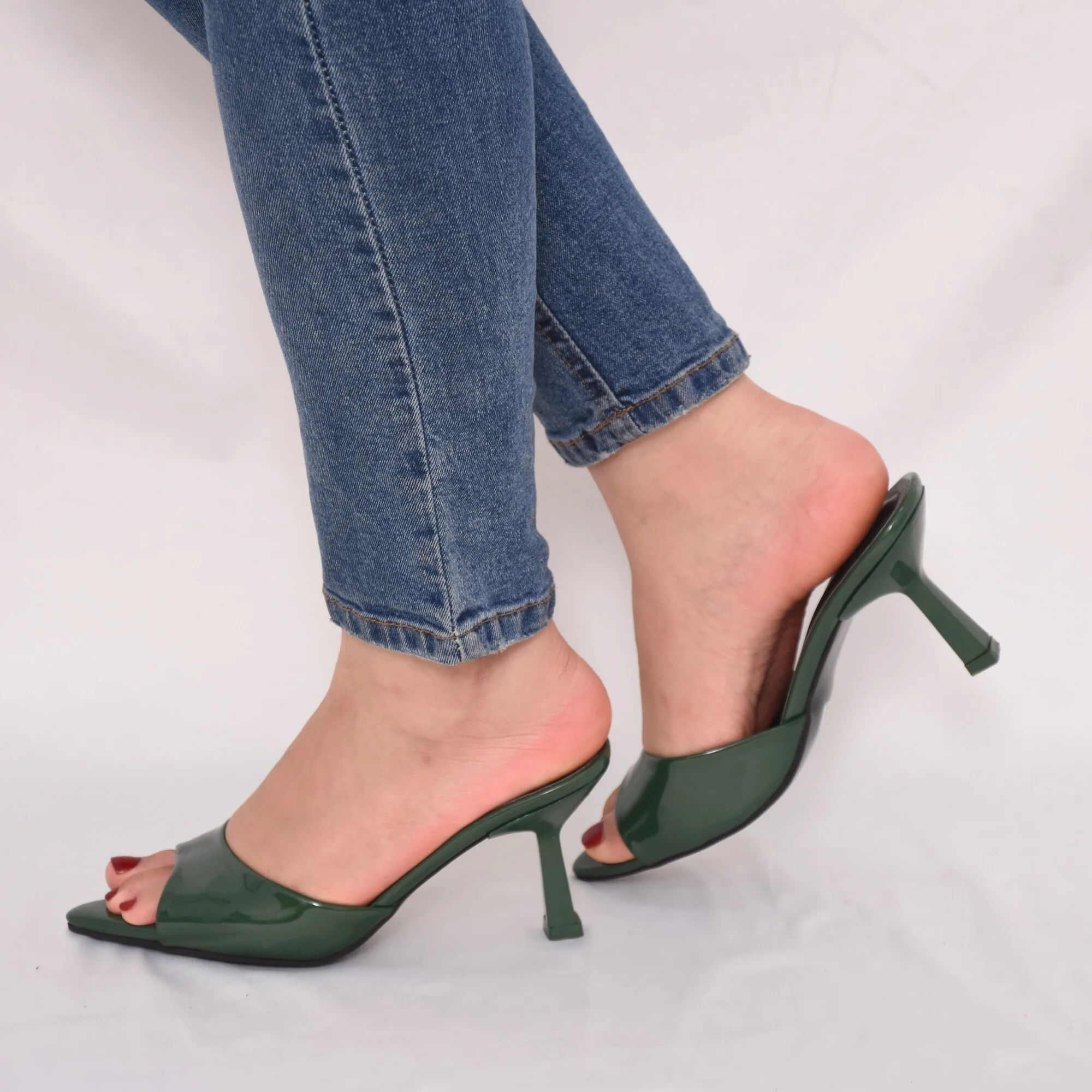 Sandales à talon style mules vert