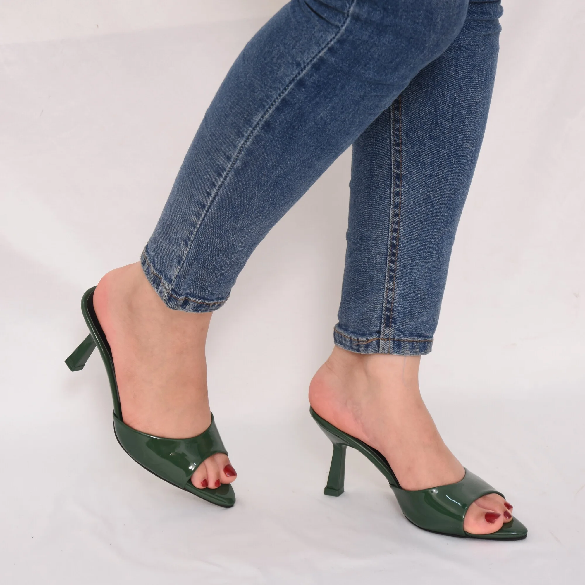 Sandales à talon style mules vert