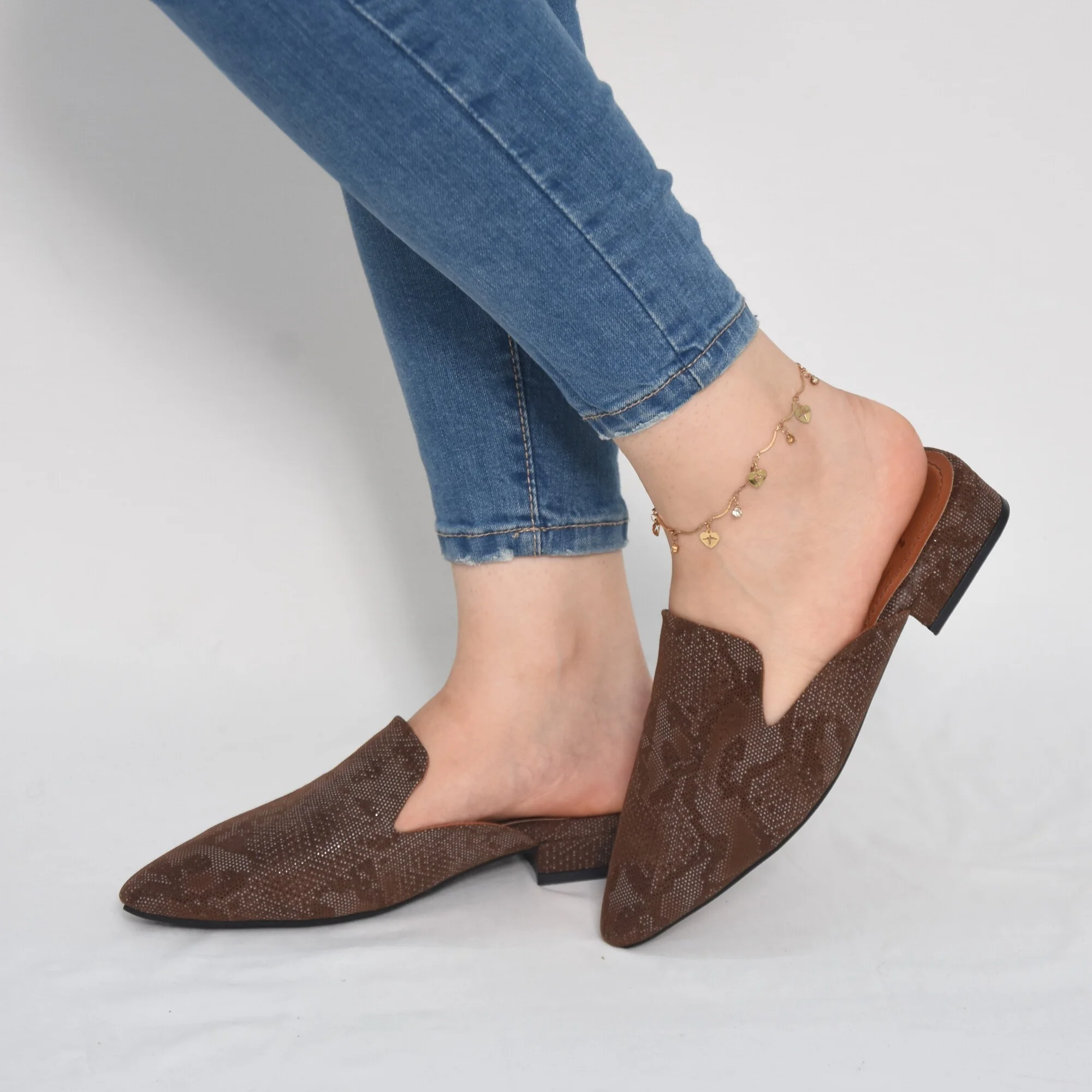 Mules plates  à bout pointu  EN   Marron Chocolat