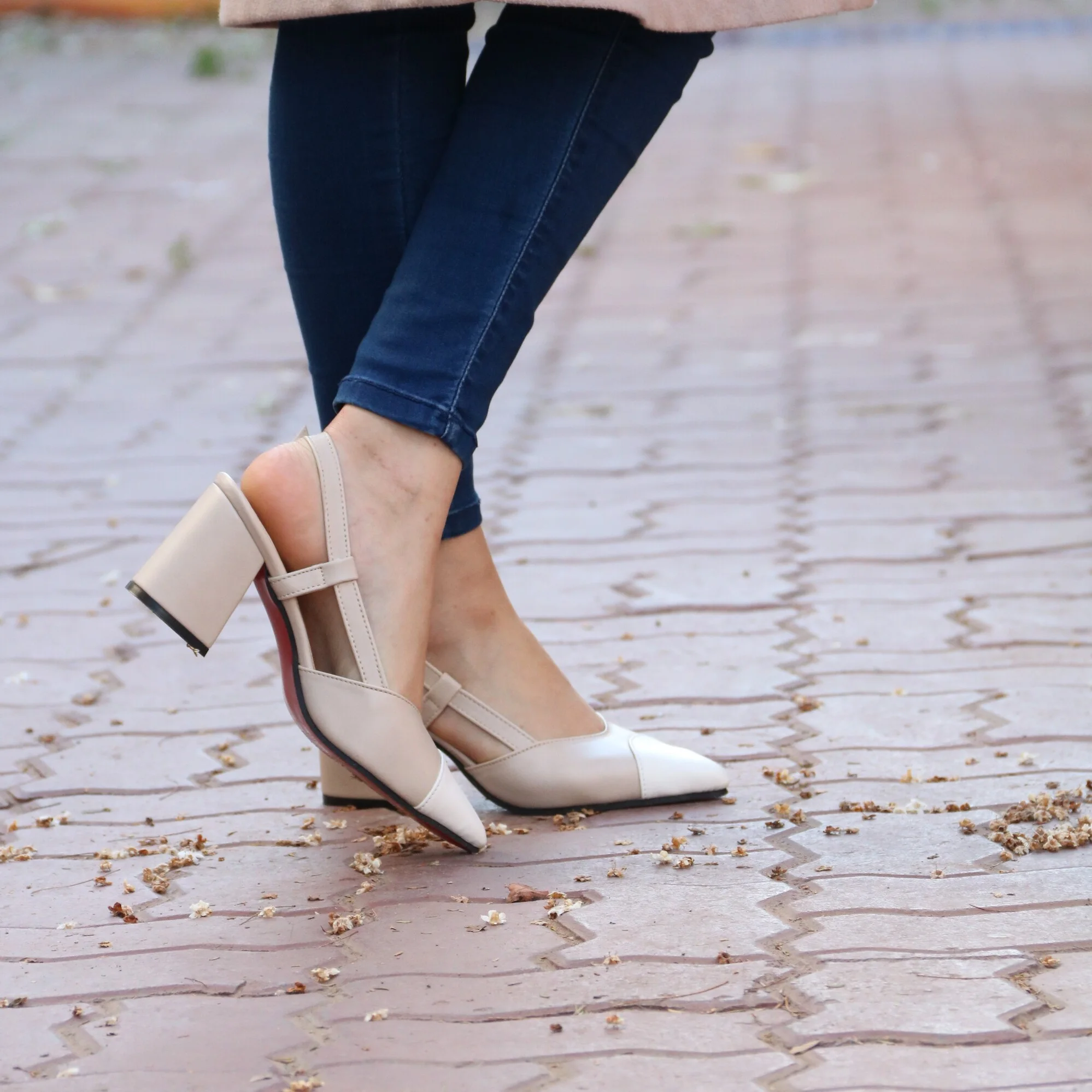 KOUKS Escarpin - Sandale Demi-Talon BIEGE/ BLANC
