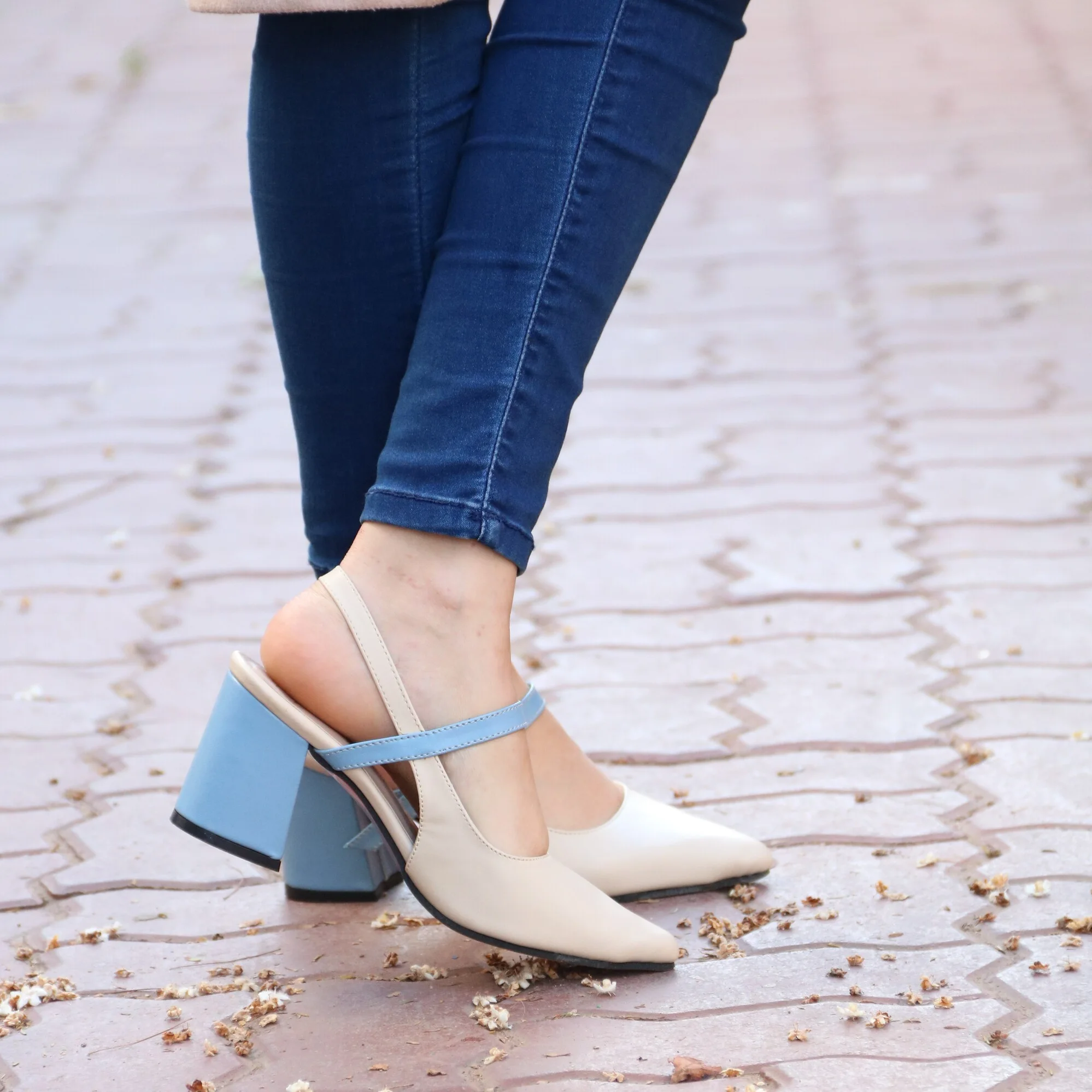 KOUKS Escarpin - Sandale Demi-Talon BC/ bleu ciel