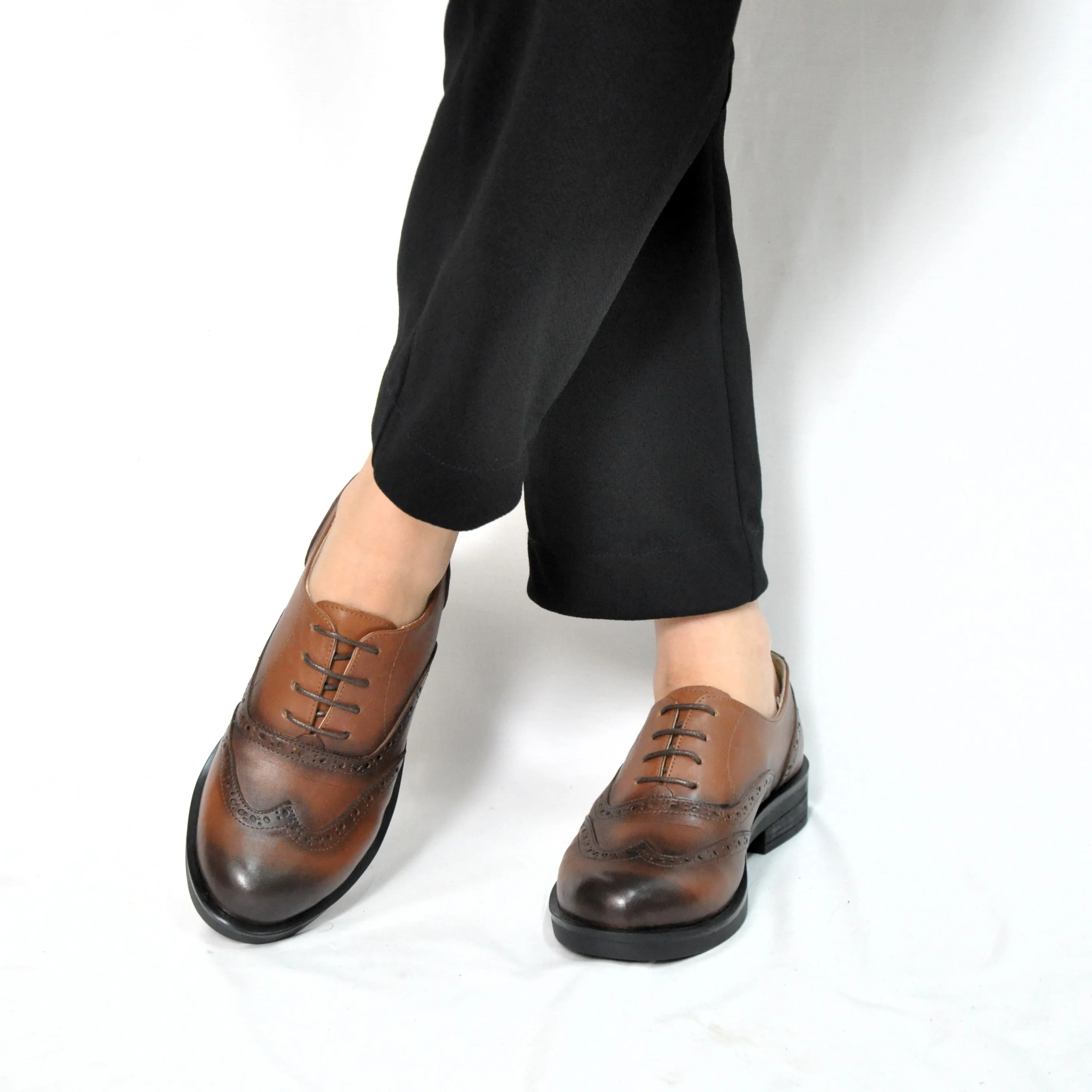 chaussures  plates pour femme CUIR  MARRON