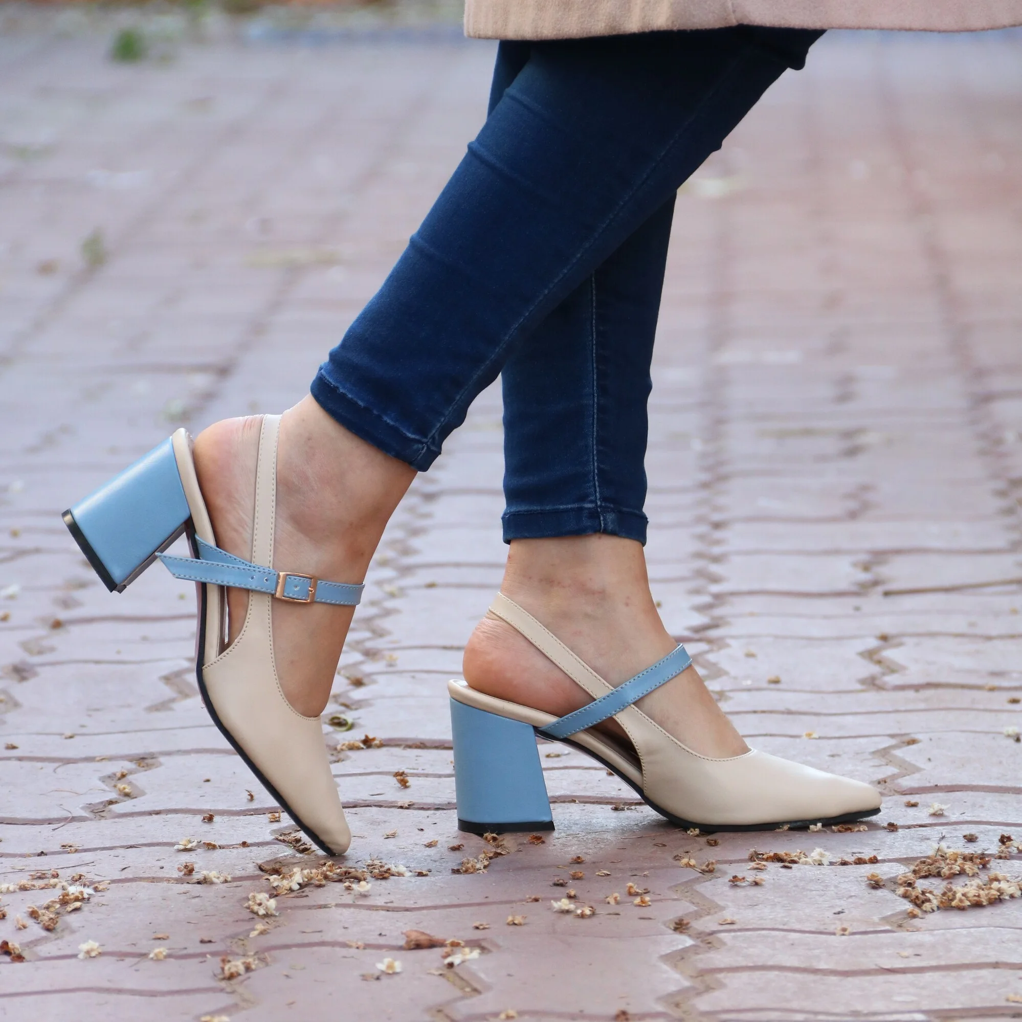 KOUKS Escarpin - Sandale Demi-Talon BC/ bleu ciel