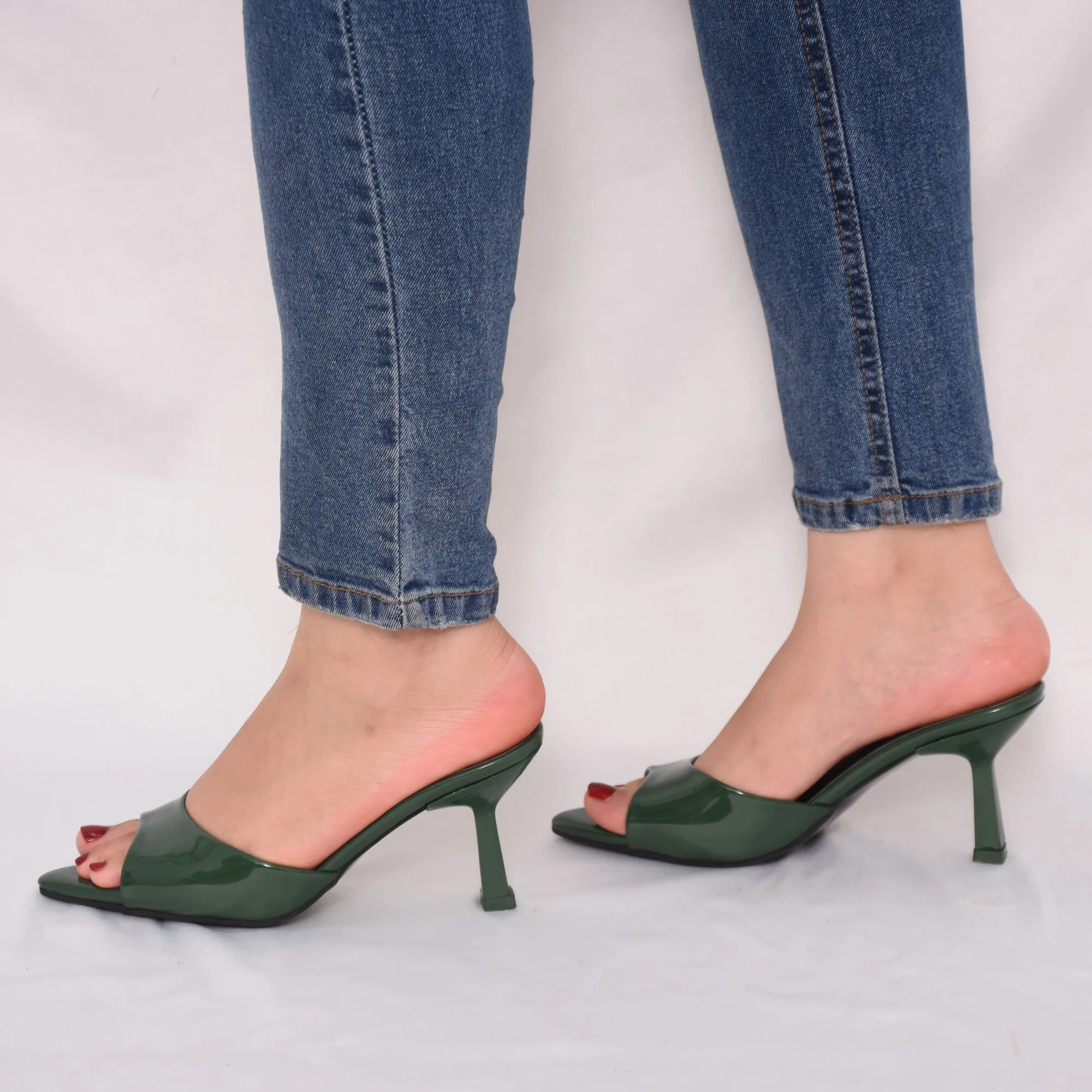 Sandales à talon style mules vert