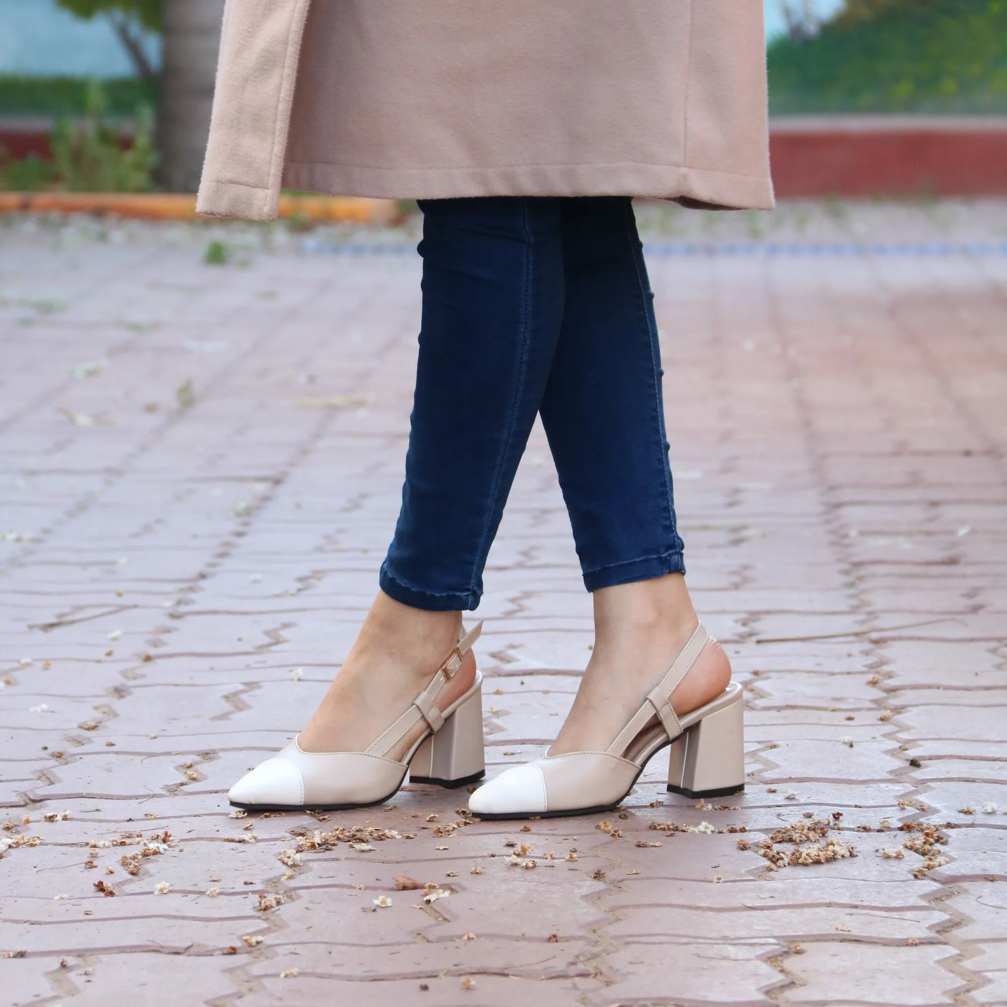KOUKS Escarpin - Sandale Demi-Talon BIEGE/ BLANC