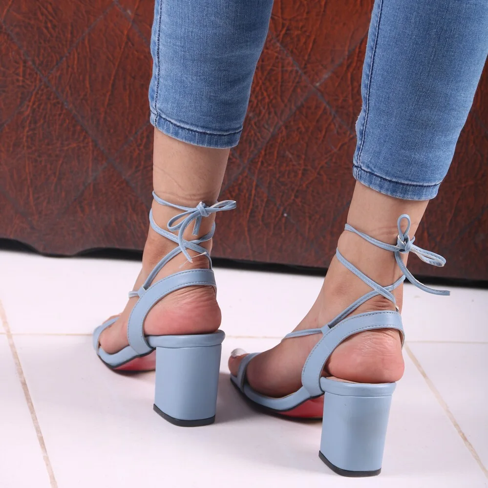 Sandales BLEU CIEL à talons carrés et à lacets