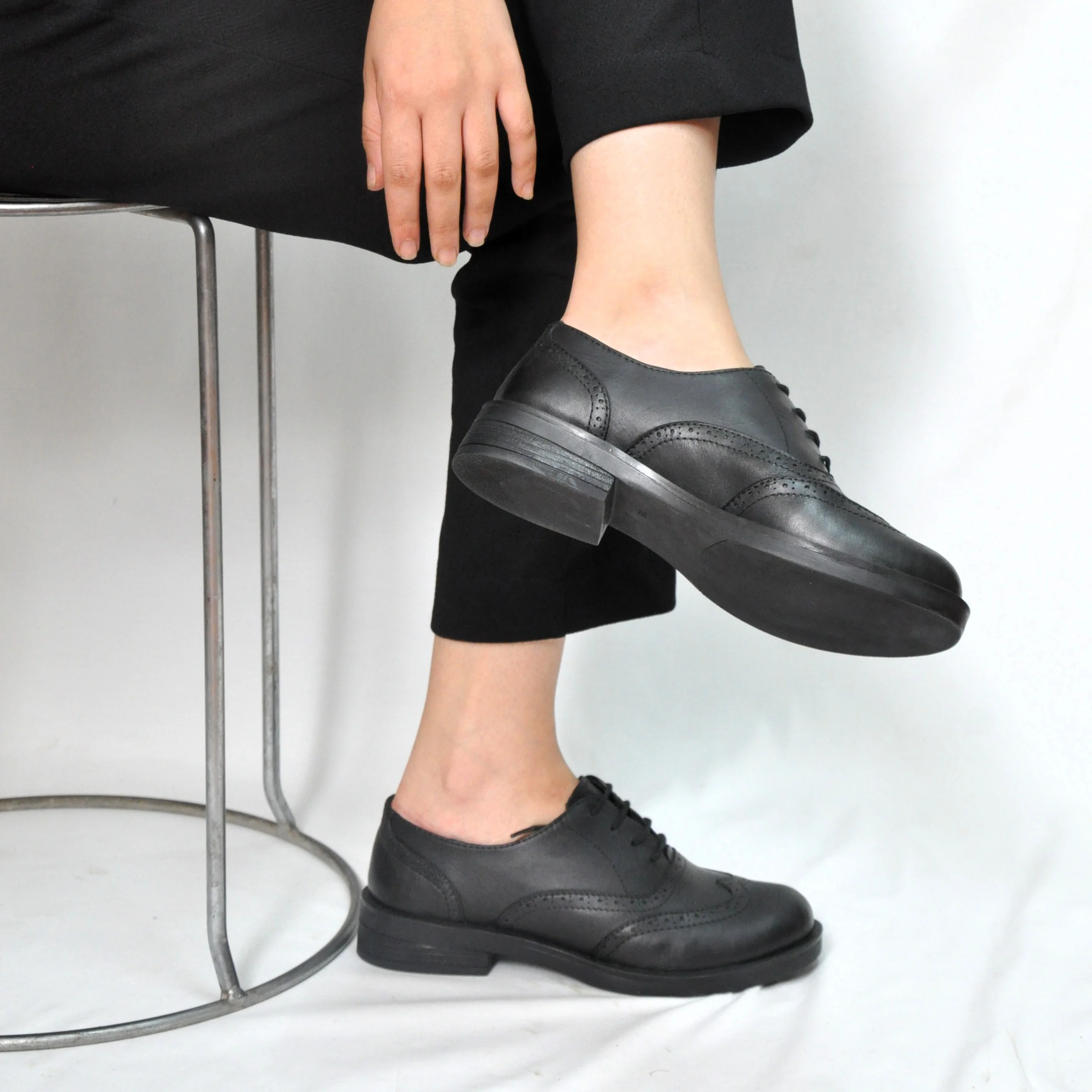 chaussures plates pour femme  CUIR NOIR