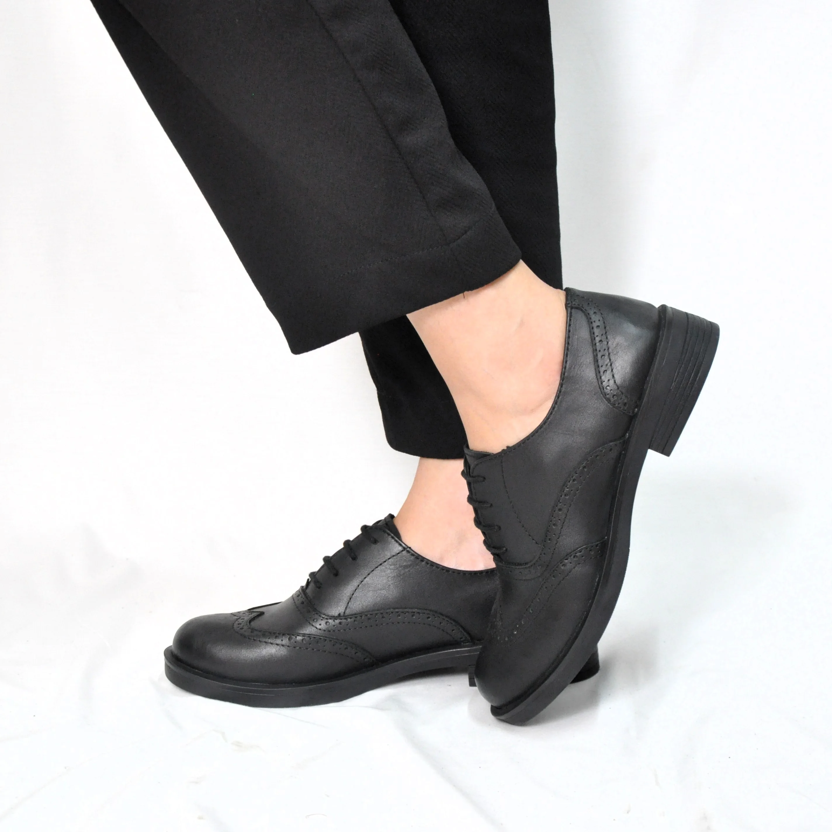 chaussures plates pour femme  CUIR NOIR