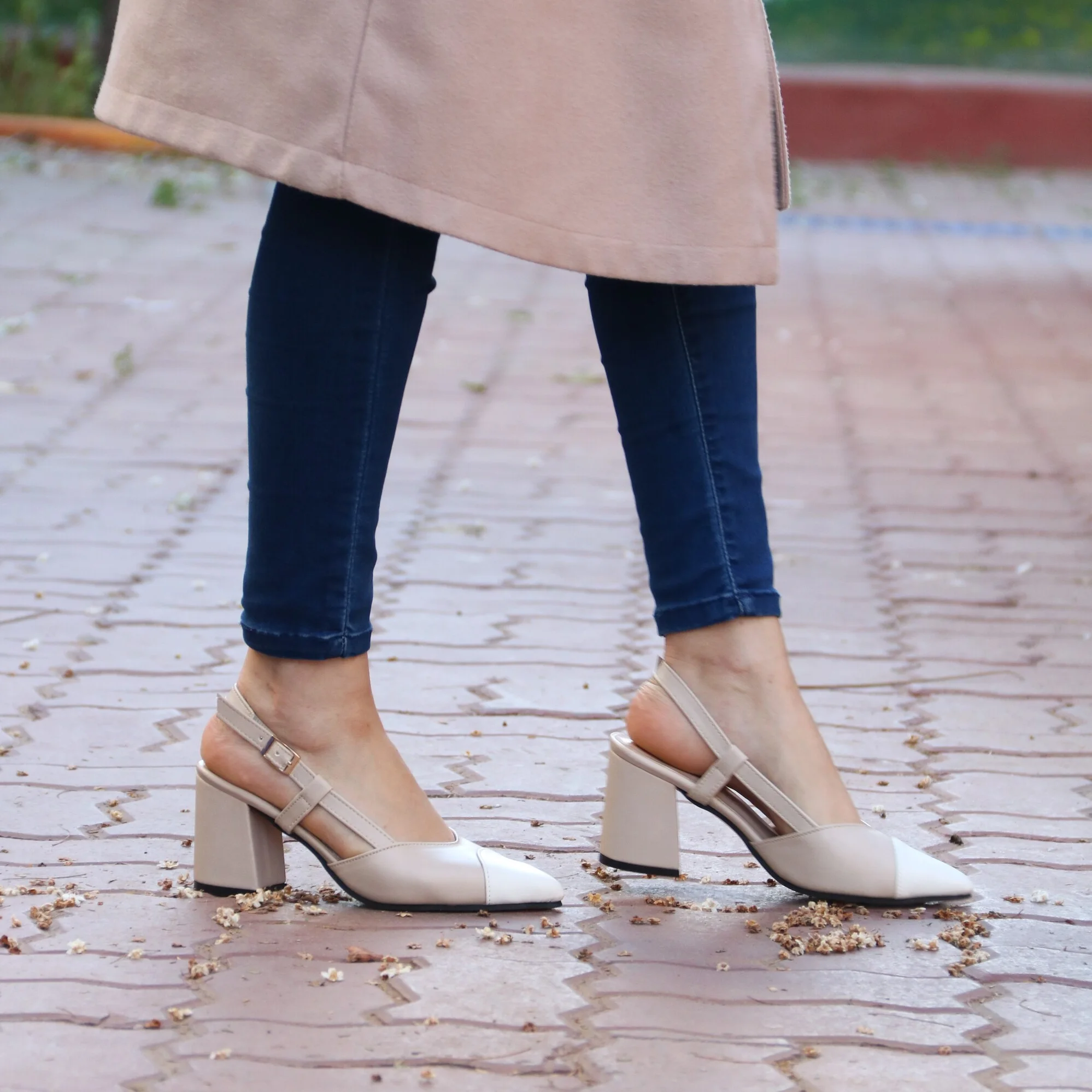 KOUKS Escarpin - Sandale Demi-Talon BIEGE/ BLANC