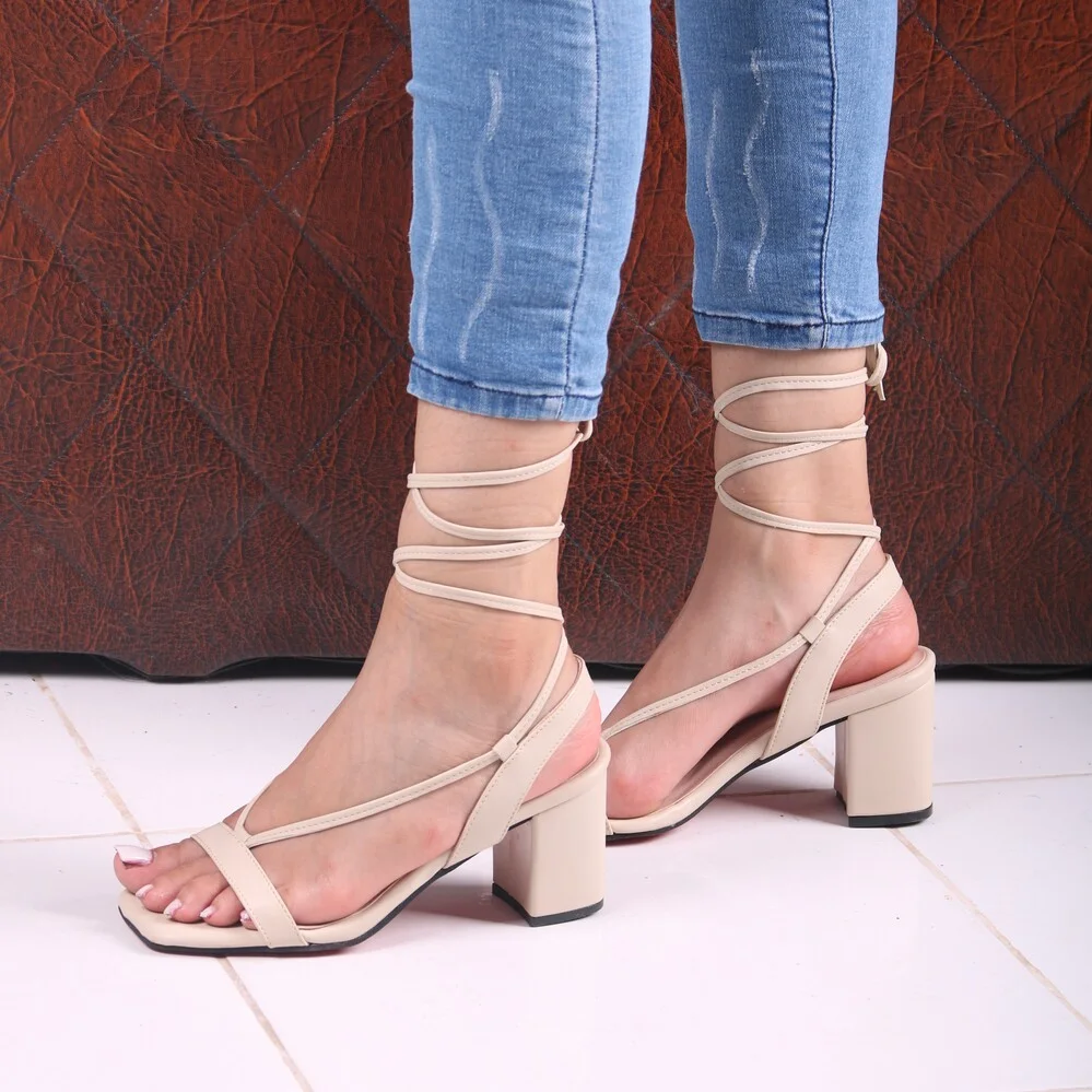 Sandales BIEGE à talons carrés et à lacets