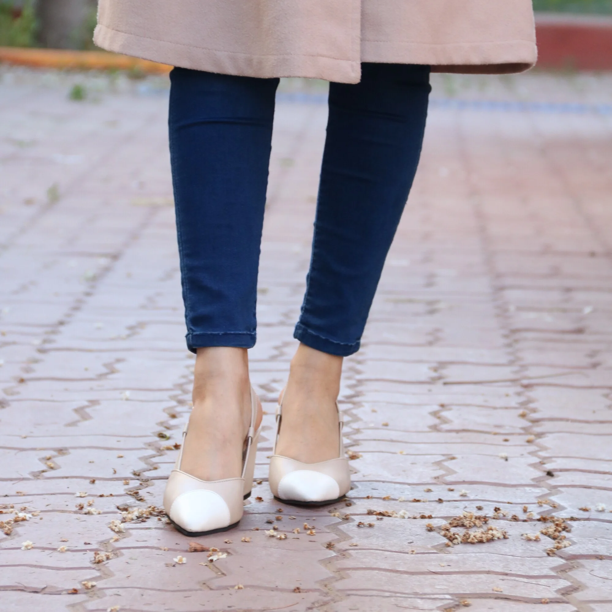 KOUKS Escarpin - Sandale Demi-Talon BIEGE/ BLANC